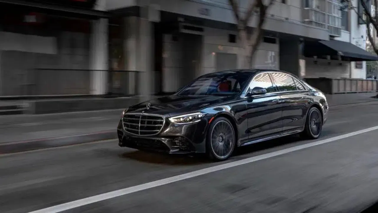 Mercedes S Class sedan for Blue Mountain airport taxi
